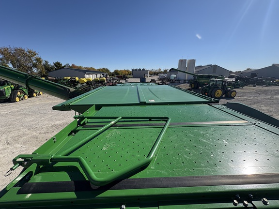 2023 John Deere S780 Combine