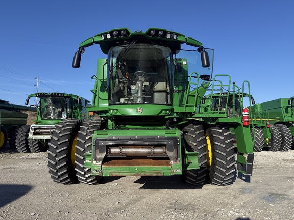 2023 John Deere S780 Combine