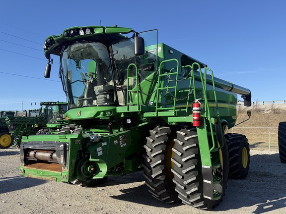 2023 John Deere S780 Combine