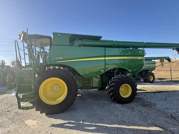 2023 John Deere S780 Combine