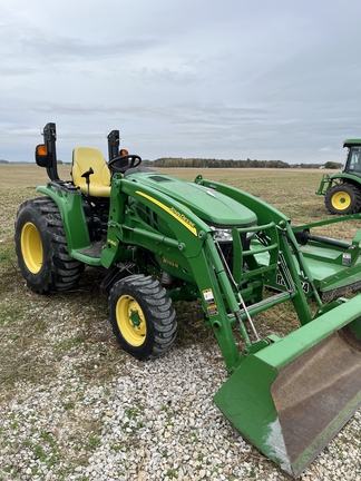 2016 John Deere 3033R Tractor Compact