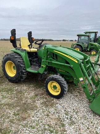 2016 John Deere 3033R Tractor Compact