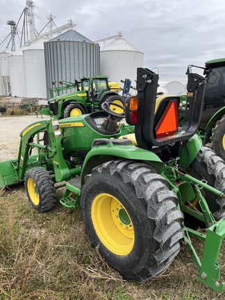 2016 John Deere 3033R Tractor Compact