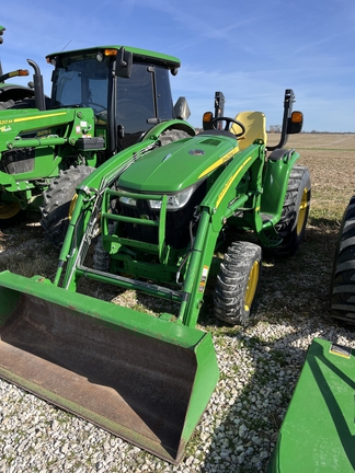 2016 John Deere 3033R Tractor Compact