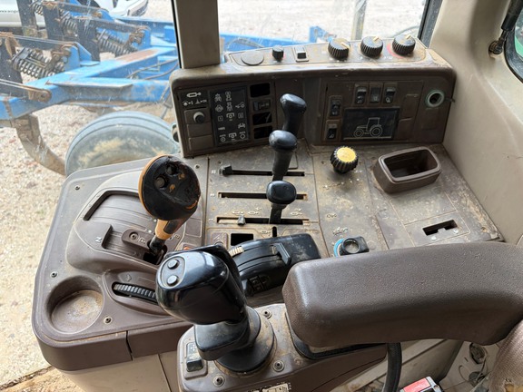 2007 John Deere 7520 Tractor