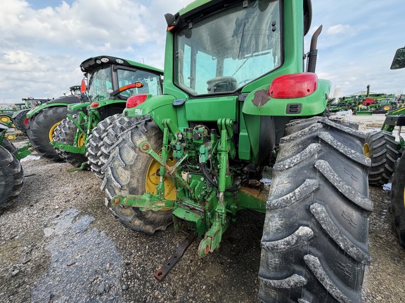 2007 John Deere 7520 Tractor