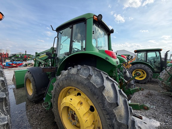 2007 John Deere 7520 Tractor