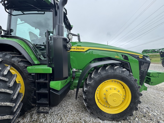 2025 John Deere 8R 250 Tractor