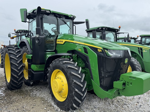 2025 John Deere 8R 250 Tractor