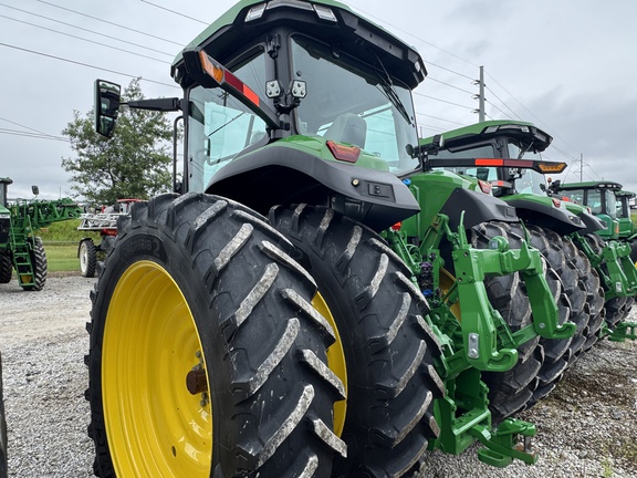 2025 John Deere 8R 250 Tractor