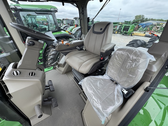 2025 John Deere 8R 250 Tractor