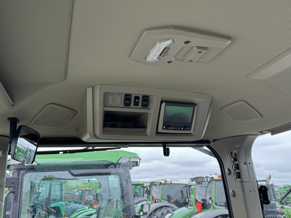 2025 John Deere 8R 250 Tractor