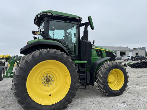 2025 John Deere 7R 210 Tractor