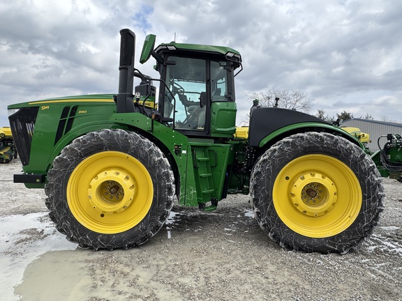 2025 John Deere 9R 390 Tractor 4WD