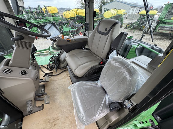 2025 John Deere 9R 390 Tractor 4WD