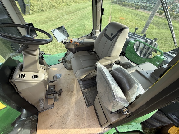 2025 John Deere 9R 440 Tractor 4WD