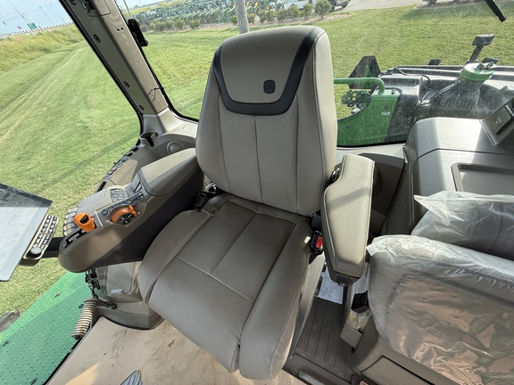 2025 John Deere 9R 440 Tractor 4WD