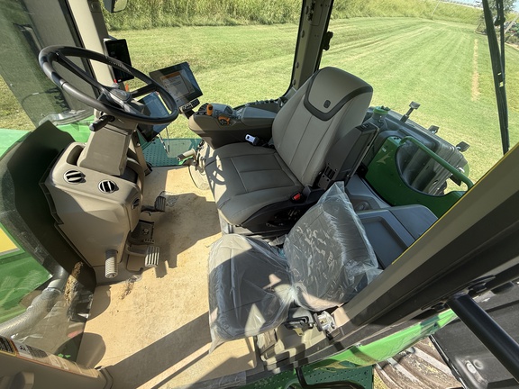 2025 John Deere 9R 590 Tractor 4WD