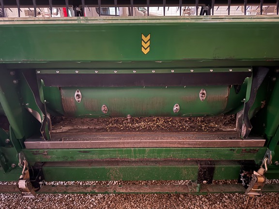 2022 John Deere RD35F Header Combine