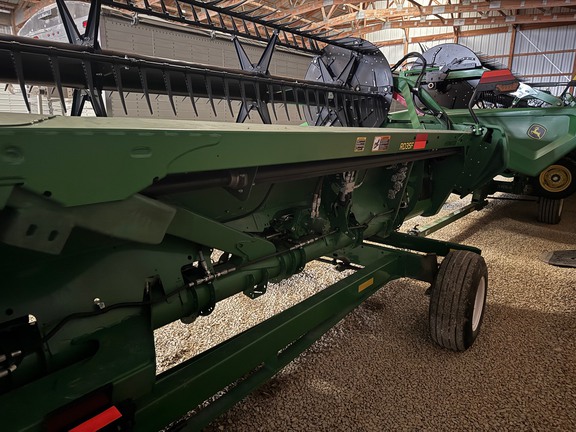 2022 John Deere RD35F Header Combine