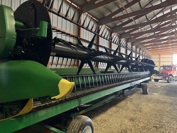 2022 John Deere RD35F Header Combine