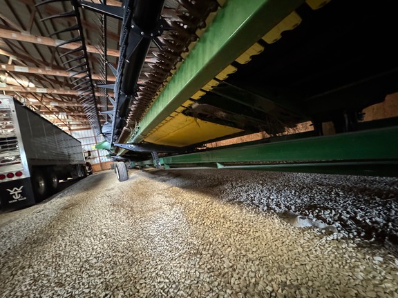 2022 John Deere RD35F Header Combine