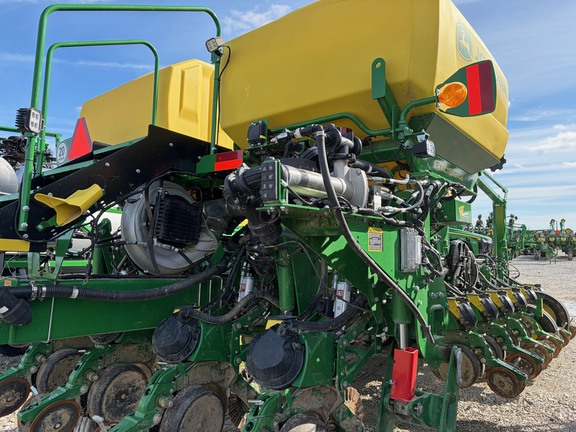 2025 John Deere 1775NT Planter