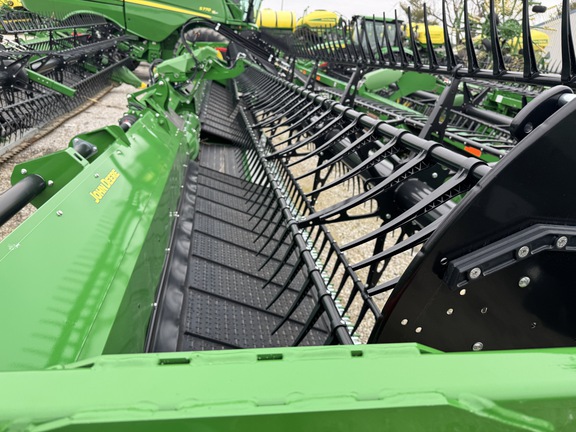 2025 John Deere HDF 35 Header Combine