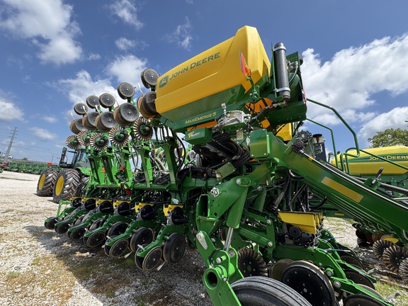 2025 John Deere 1795 Planter