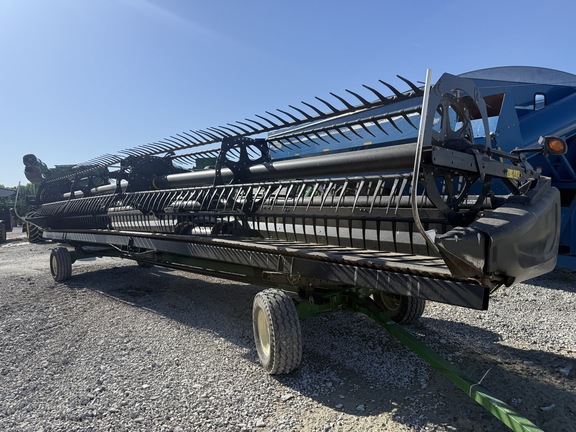 2014 MacDon FD75-35 Header Combine