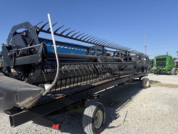 2014 MacDon FD75-35 Header Combine
