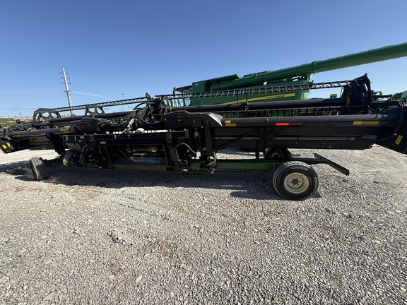 2014 MacDon FD75-35 Header Combine