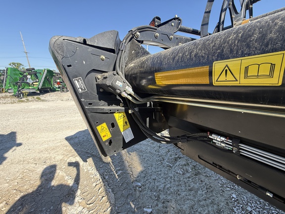 2014 MacDon FD75-35 Header Combine