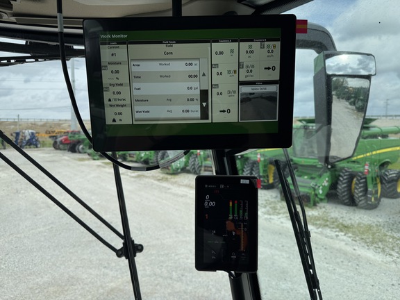 2025 John Deere S7 800 Combine