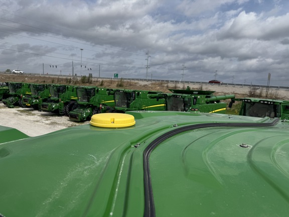 2025 John Deere S7 800 Combine