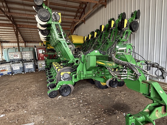 2017 John Deere 1795 Planter