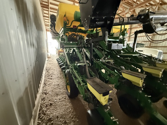 2017 John Deere 1795 Planter