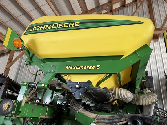 2017 John Deere 1795 Planter