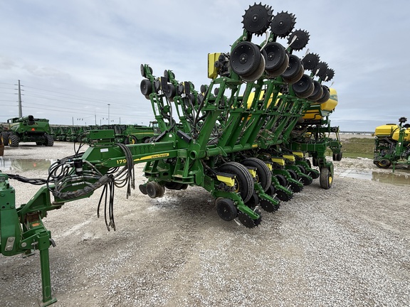 2017 John Deere 1795 Planter