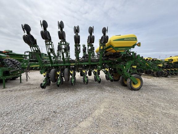 2017 John Deere 1795 Planter