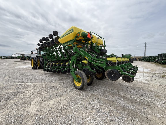 2017 John Deere 1795 Planter