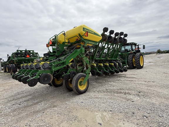 2017 John Deere 1795 Planter