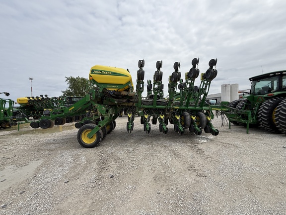 2017 John Deere 1795 Planter