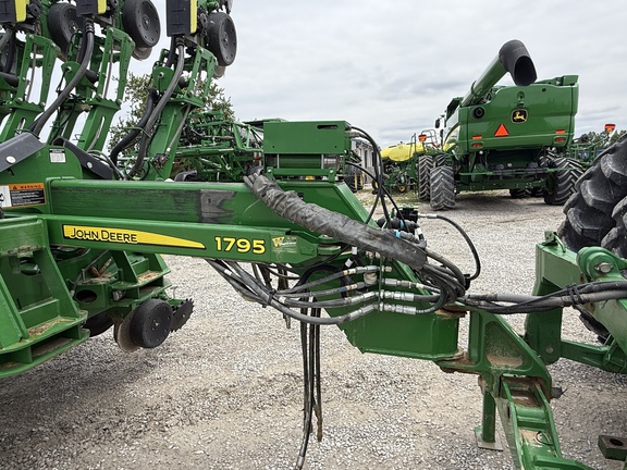 2017 John Deere 1795 Planter