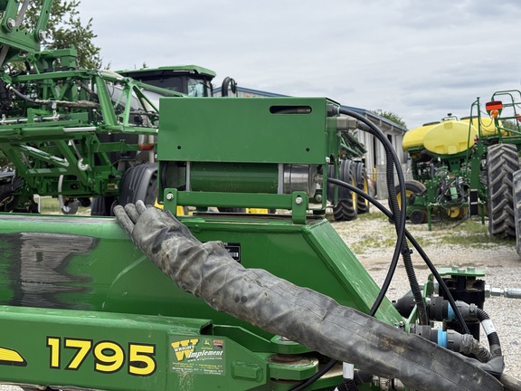 2017 John Deere 1795 Planter