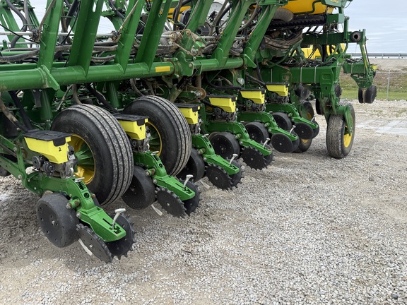 2017 John Deere 1795 Planter