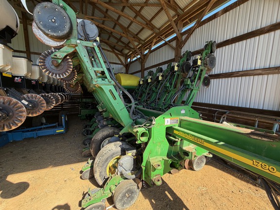 2004 John Deere 1790 Planter