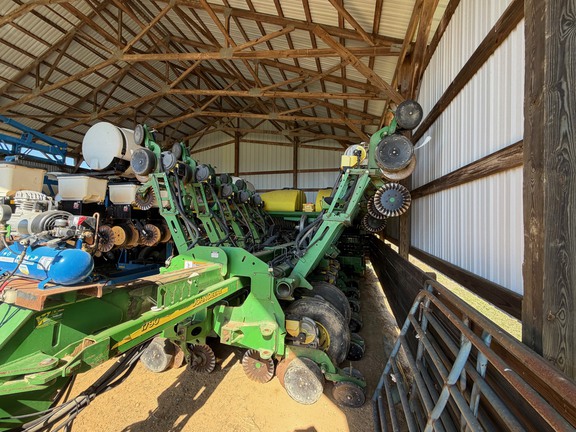2004 John Deere 1790 Planter
