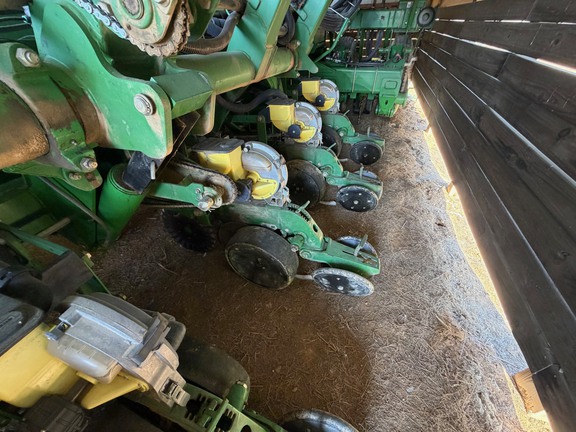 2004 John Deere 1790 Planter