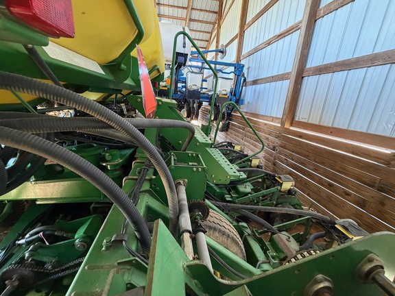 2004 John Deere 1790 Planter